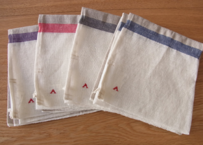 Aの刺繍がかわいらしいです